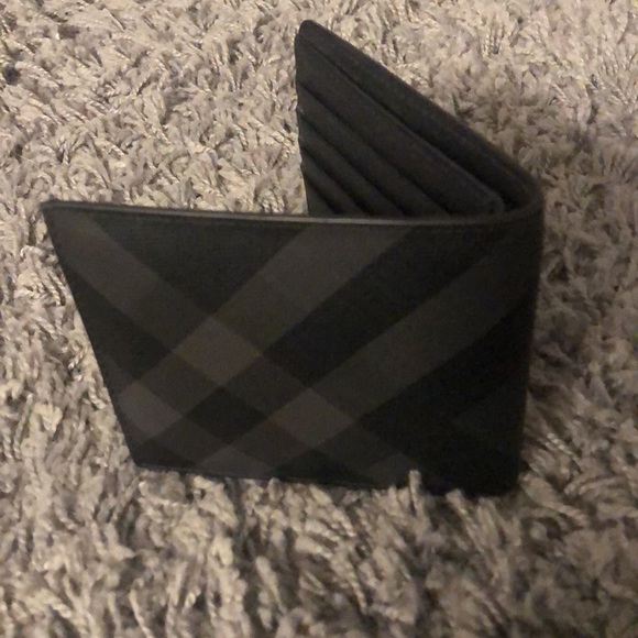 Burberry wallet - Picture 2 of 5